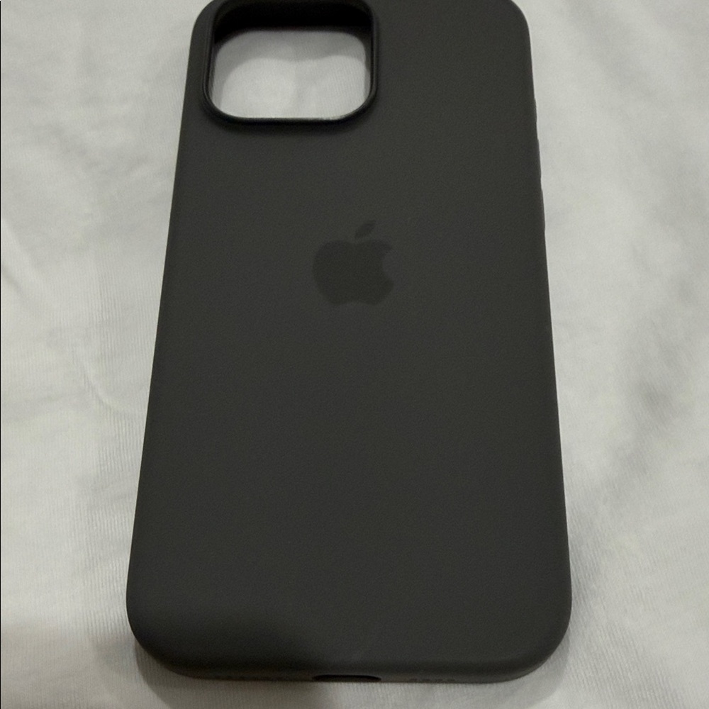 Apple Midnight Black Silicone Case used in great condition Dark grey 16 pro max